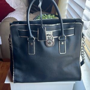 Large purse excellent condition
